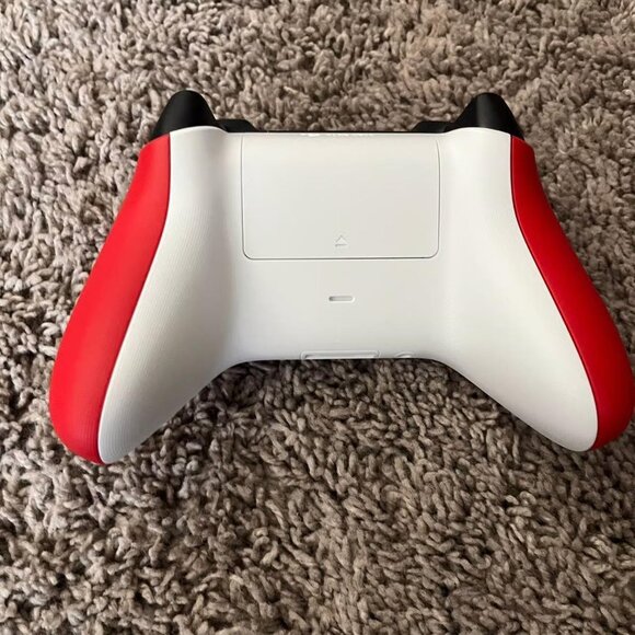 Microsoft Xbox Wireless Controller 'Product Red' + Controller Case - Picture 2 of 6
